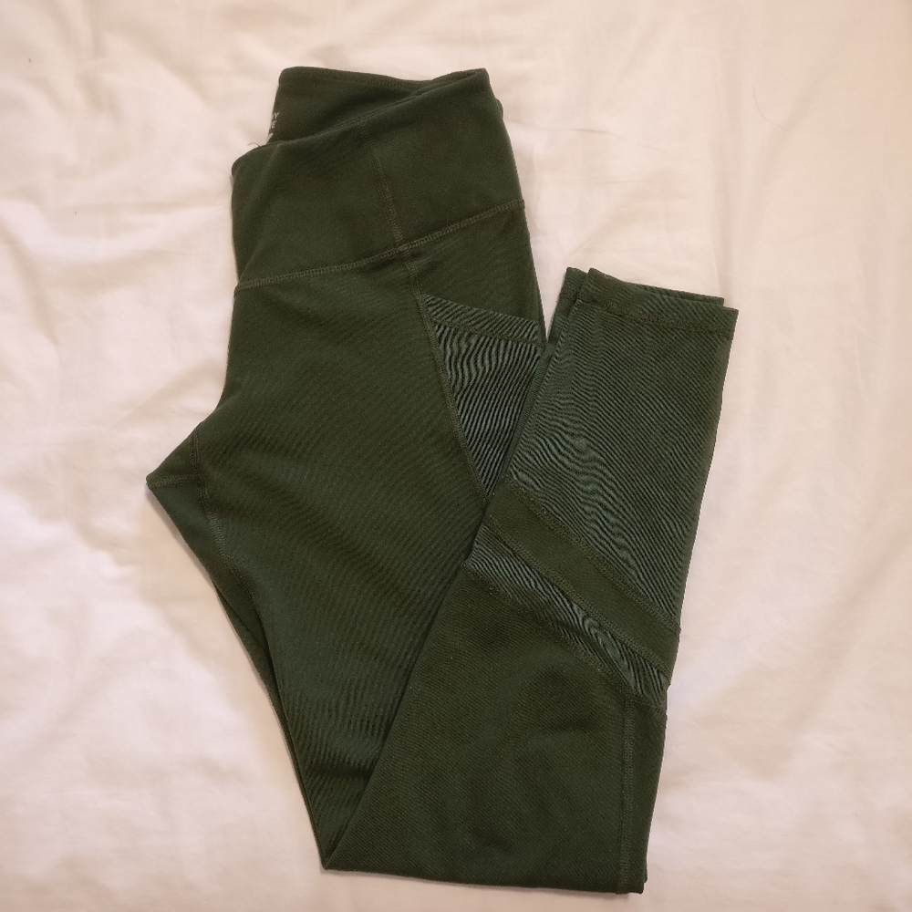 Mesh trim leggings with side pockets